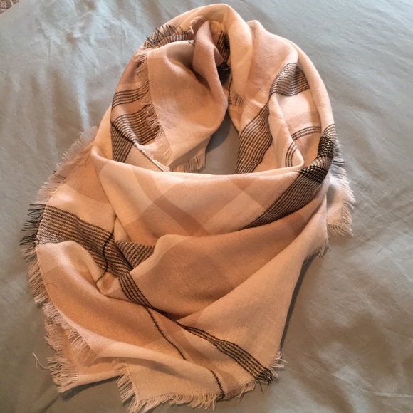 BCBG Accessories - BCBG plaid scarf